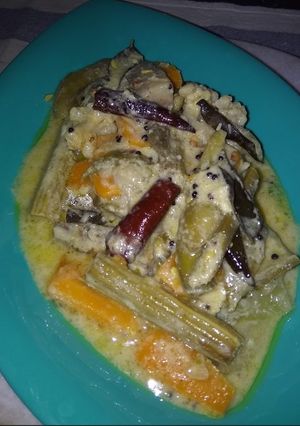 আভিয়েল (Aviyal recipe in Bengali) রেসিপির প্রধান ছবি