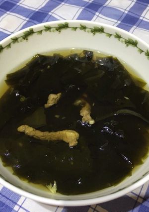 Hình của món Canh rong biển (미역국).