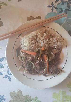 Una foto de Arroz con carne mongoliana
