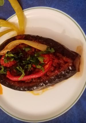 O poză a rețetei Vinete umplute cu carne tocată.