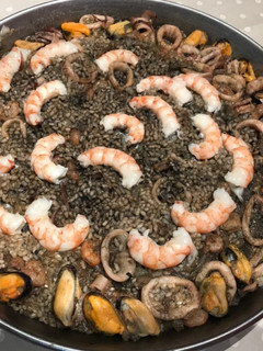 Una foto de Arroz Negro Valenciano al Gambón