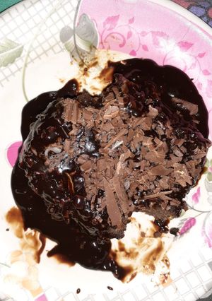 A picture of Choclety cake.