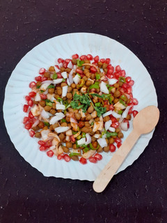 ચણા ચાટ (Chana Chaat Recipe In Gujarati) રેસીપી મુખ્ય ફોટો