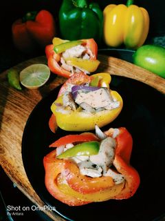 চিকেন ক্যাপ্সিকাম বোট (chicken capsicum boat recipe in Bengali) রেসিপির প্রধান ছবি