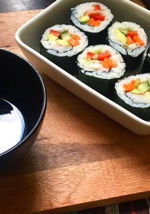 A picture of #Vegan Sushi! 🍣🍙.