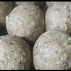 A picture of Gond ke laddu.