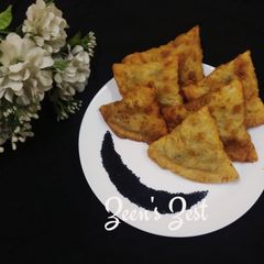 A picture of Aloo Samosas with Black Seeds/Kalonji wale Aloo Samose.