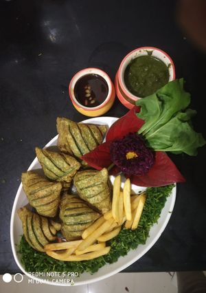 A picture of Striped haryali samosa.