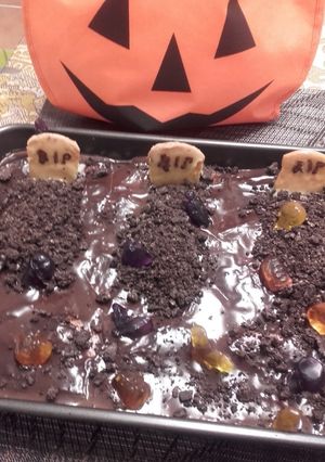 Una foto de Pastel cementerio de chocolate Halloween