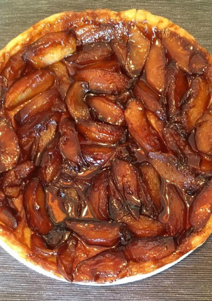 Una foto de Tarta tatin de pomes, peres o maduixes🍏🍐🍓