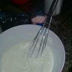 A picture of Whipped cream.