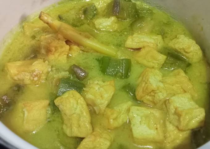 Resep Sayur terong dan tahu bumbu kuning oleh Nina kusuma - Cookpad