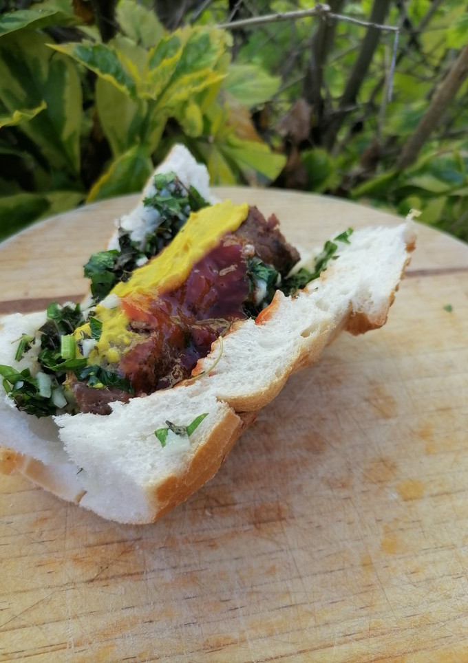 Una foto de Choripan con mostaza