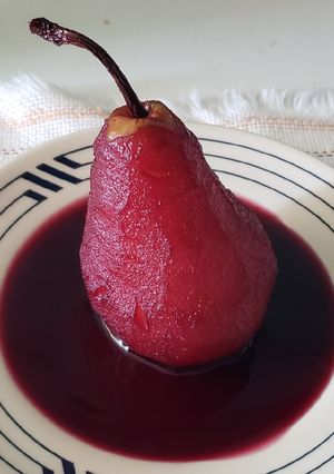 Una foto de 🇮🇹 Peras al vino tinto 🇮🇹