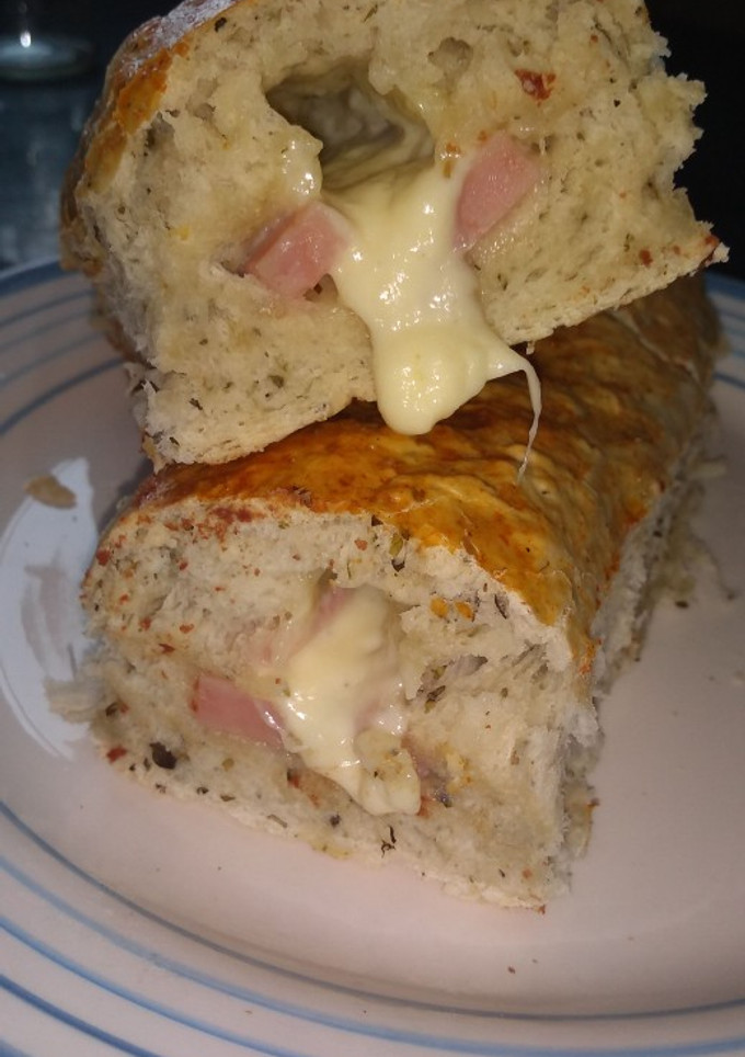 Una foto de Pan saborizado relleno!