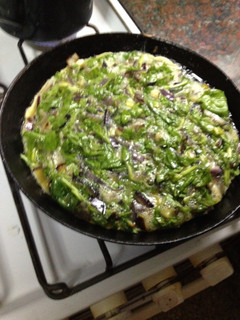 Una foto de Tortilla de espinacas crudas