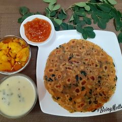 A picture of Drumstick Leaves Parathas.