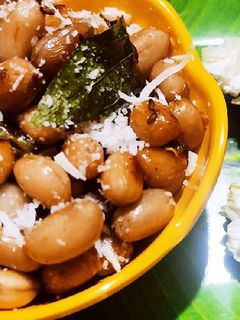शेंगदाण्याची उसळ (shengdanyachi usal recipe in marathi) रेसिपी चे मुख्य फोटो
