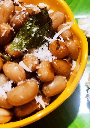 शेंगदाण्याची उसळ (shengdanyachi usal recipe in marathi) रेसिपी चे मुख्य फोटो 