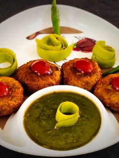 लौकी के छिलके सहित पकोड़े(lauki ke chhilke sahit pakode recipe in hindi) रेसिपी मुख्य फोटो