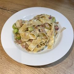 Pasta with leeks, marscapone and pancetta A picture of Pasta with leeks, marscapone and pancetta.