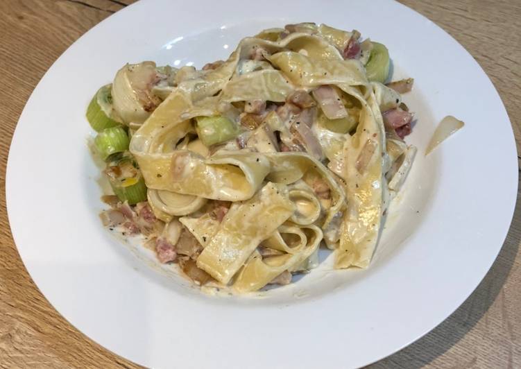 Pasta with leeks, marscapone and pancetta