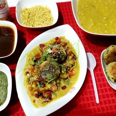A picture of Ragda Pattice.