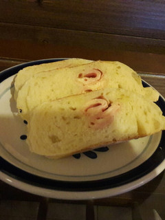 Una foto de Rosquita de jamón y muzzarella (masa en panetera!