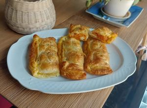 Una foto de Empanadillas de hojaldre con zanahoria 🥕 y gamba 🍤 en robot