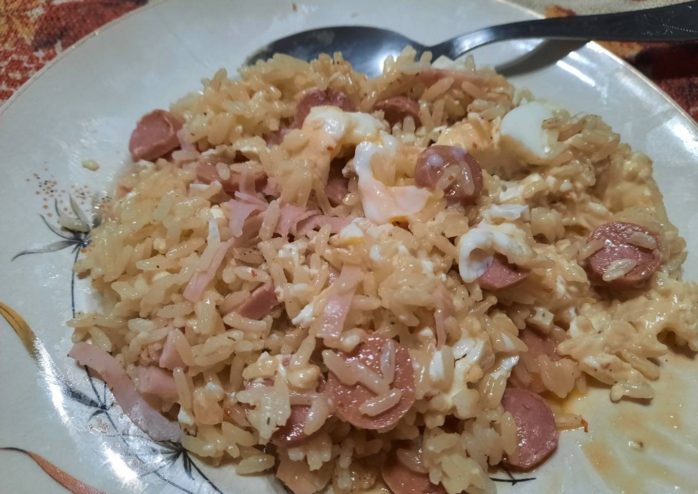 Arroz con manteca básico (salchicha, jamón, huevo etc)