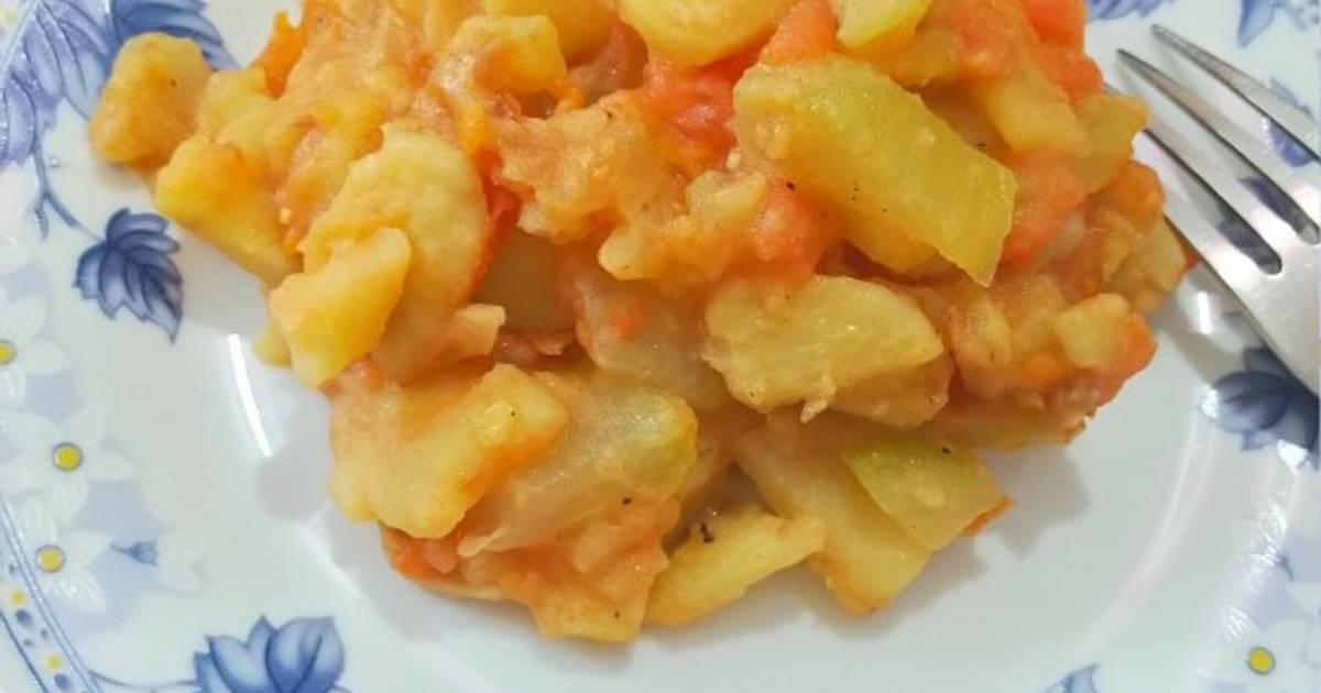 Рагу овощное с капустой картошкой грудкой и кабачком