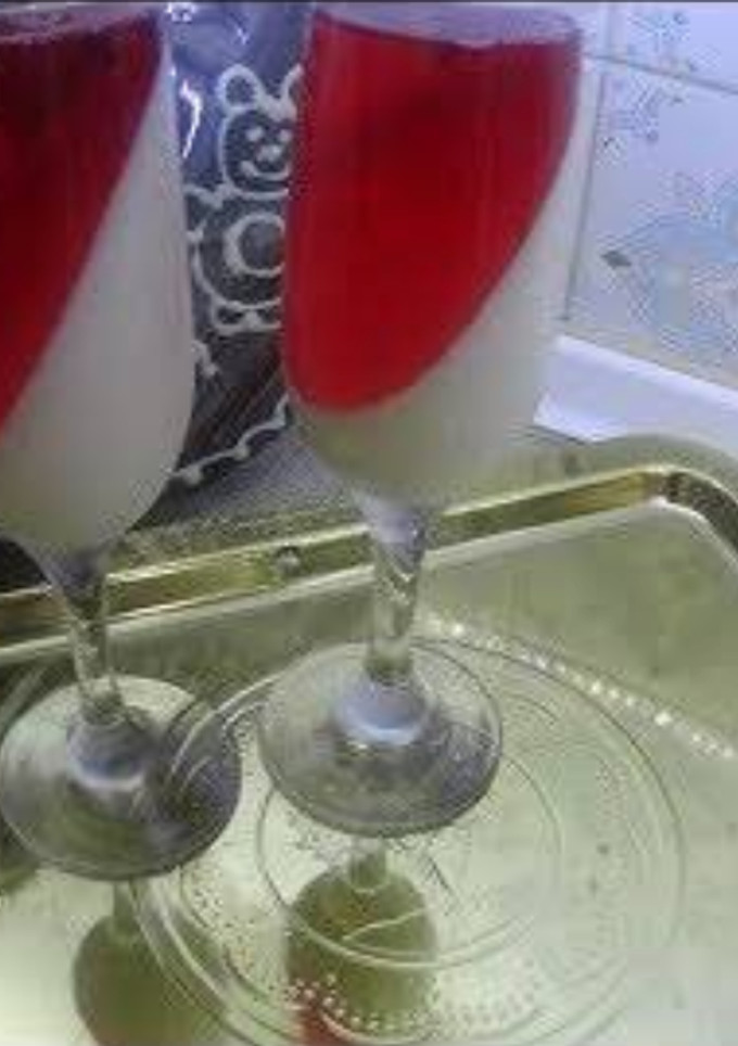 Una foto de Copas de gelatina para sorprender en San Valentín!