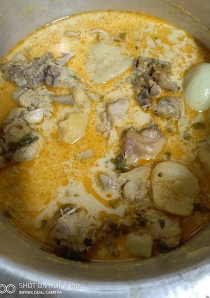 A picture of Chicken in coconut milk #4weekschallenge.