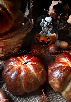 Une photo de Petites brioches citrouilles pour brunch ou buffet d'Halloween