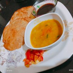 A picture of Dal Pakwan.