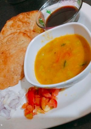 A picture of Dal Pakwan.