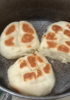 A picture of Buns and slices.