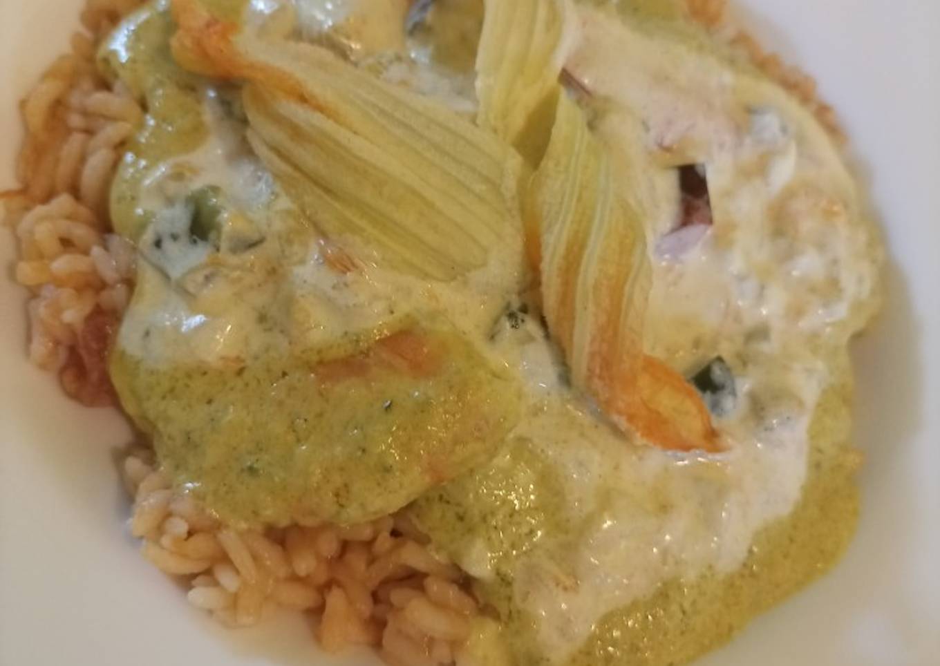 Camarones en salsa de flor de calabaza