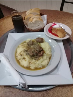 Una foto de Riñoncitos al vino blanco C/puré
