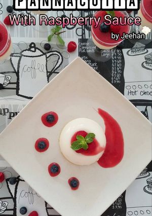Gambar Panna Cotta dengan Sos Raspberry