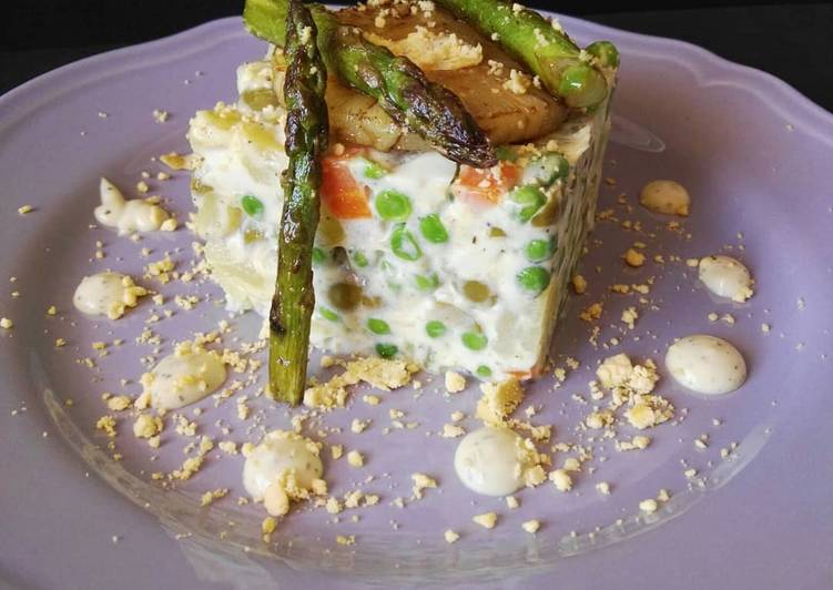 Ensaladilla con piña, espárragos y mahonesa de hierbabuena