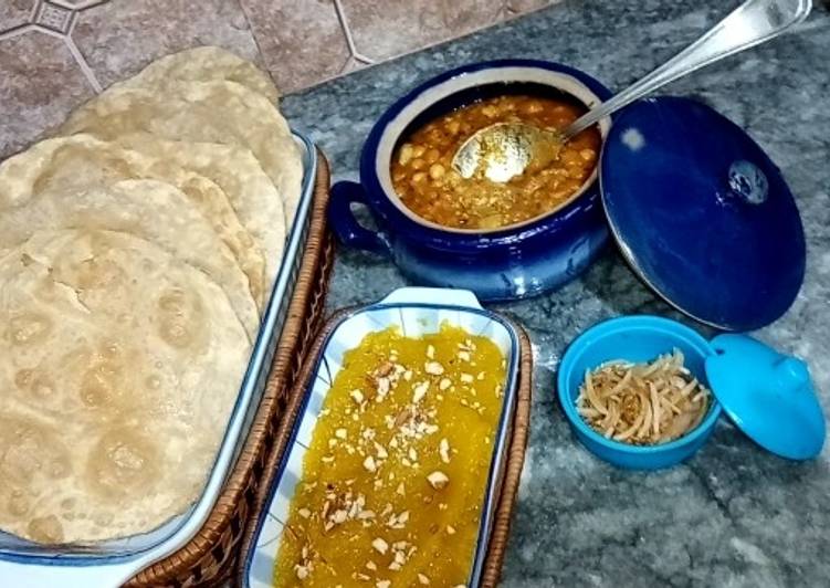 Steps to Prepare Homemade Lahori halwa porri with aalo aur chana bhaaji