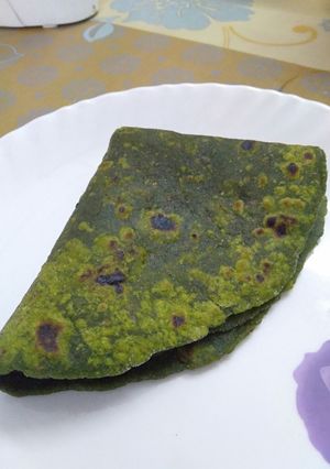 A picture of Palak paratha.