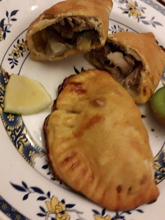 Una foto de 🍽Empanadas rellenas de pollo y alcachofas 🍽😍😃😋