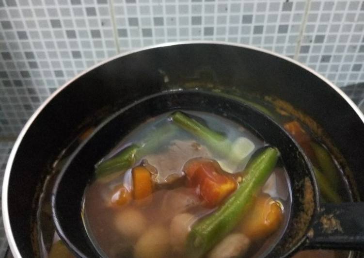 Sup daging sapi kacang merah