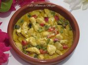 Una foto de pollo al curry con leche evaporada