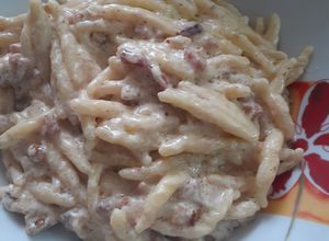 Foto di Trofie con noci, speck e provola