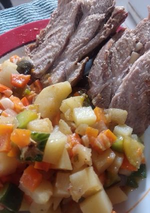 Una foto de Lomo de cerdo a la cacerola con verduras