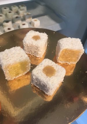Une photo de Sushis à la pomme caramélisée et au caramel