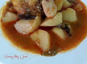 Foto principal de Patatas estofadas con ajos macerados, pimentón y hojas de salvia